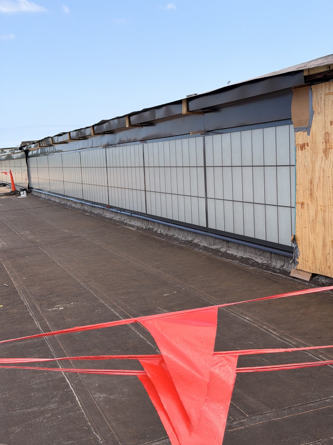 Rooftop clerestory — translucent panel band